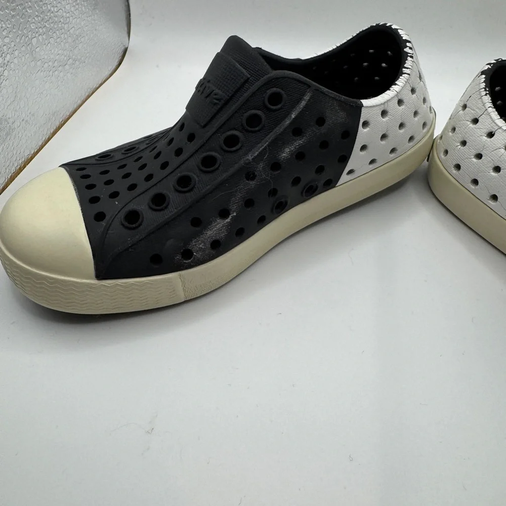 Native Shoes Toddler Size 8 Boys Girls Kids Black and White Water Shoes